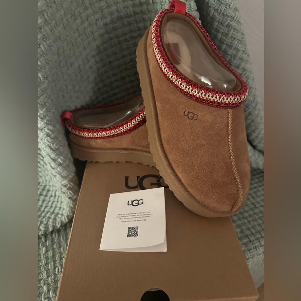 UGG Tazz Big Kids size 6